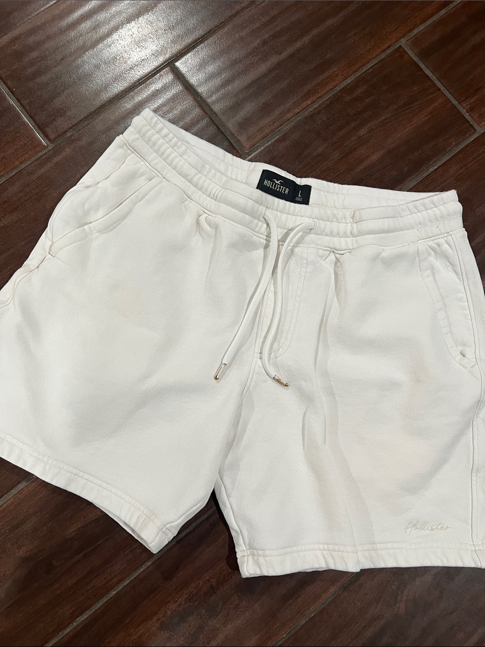 Hollister Men’s Off-White Drawstring Athletic Shorts